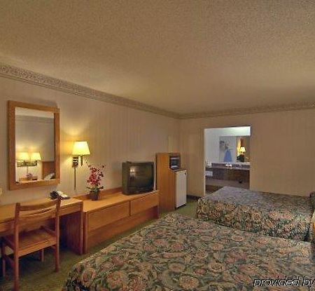 Courtesy Inn Monmouth Habitación foto
